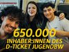 Gruppe junger Menschen mit dem Text: 650.000 Inhaber:innen des D-Tickets JugendBW
