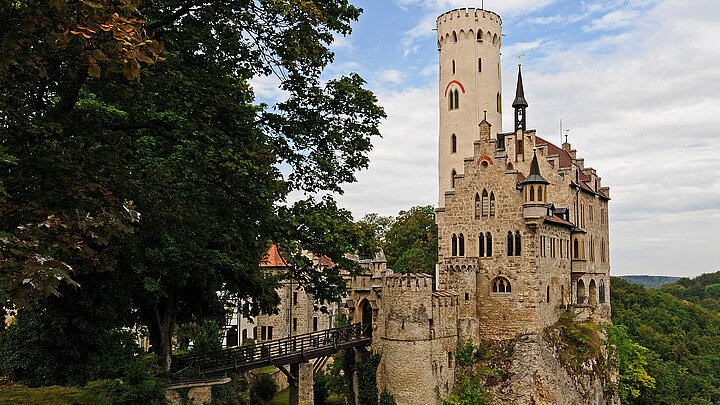 Blick von Außen auf das Schloss Lichtenstein.