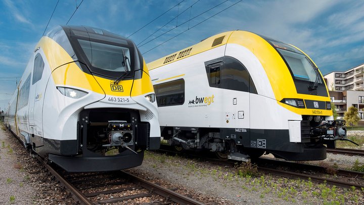 Zwei Züge von bwegt