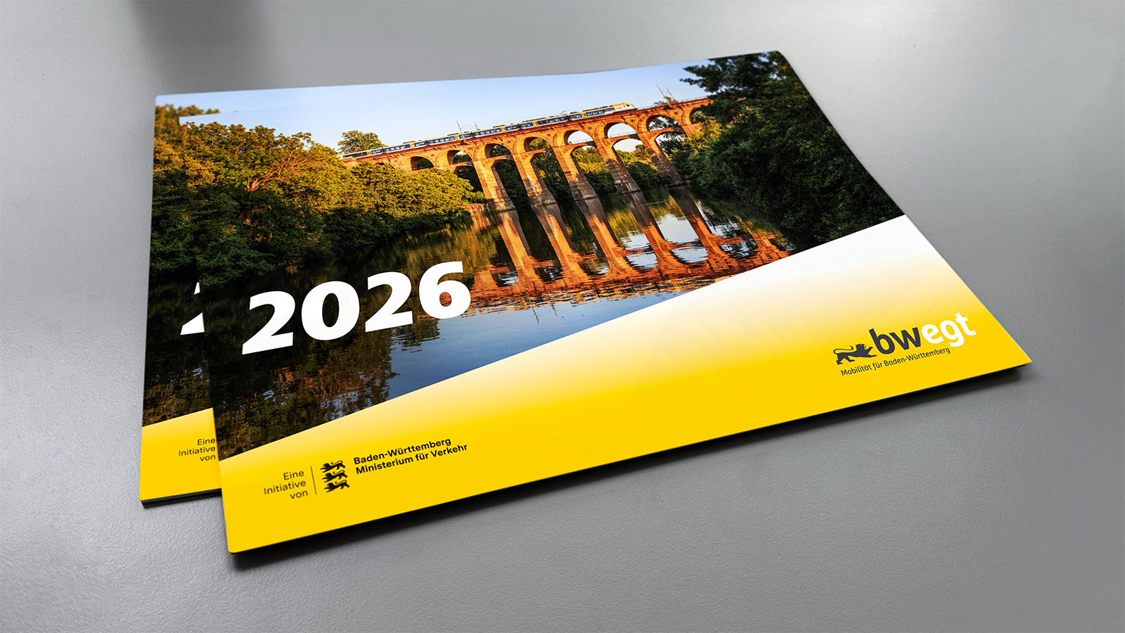 Abbildung des bwegt-Wandkalenders 2026
